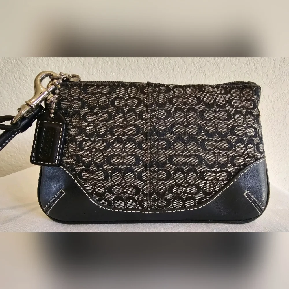 Coach | Vintage Canvas & Leather Wristlet Purse | Signature Monogram Pattern - Picture 2 of 16